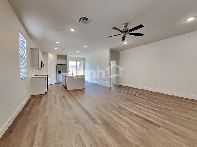 Foto del edificio - 537 Silverbell Falls Pl