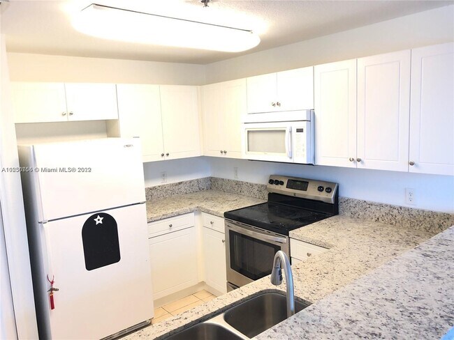 Foto del edificio - 11001 NW 83rd St