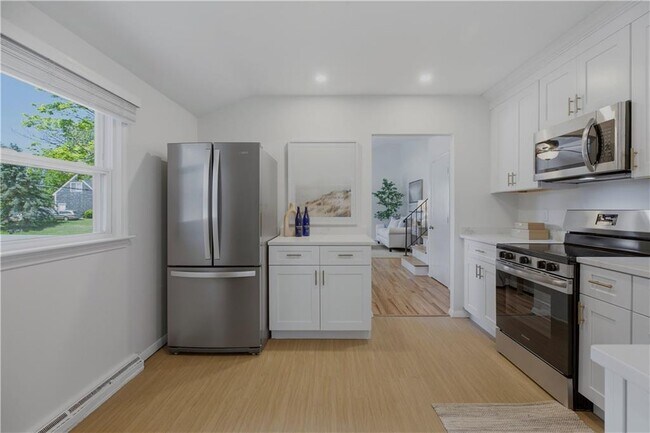 Building Photo - 117 Canonchet Dr