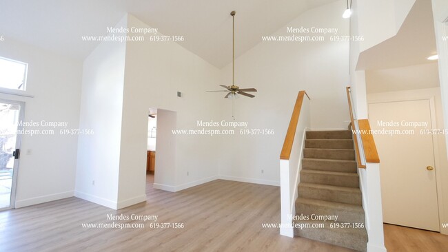 Foto del edificio - Gorgeous 3 bd/ 2.5 bth Two Story Townhome ...