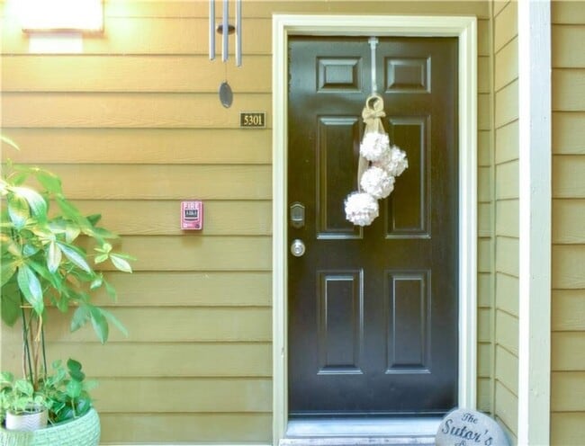 Building Photo - Mercer Point Condominiums