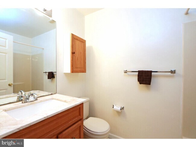 Building Photo - 563 Astor Square