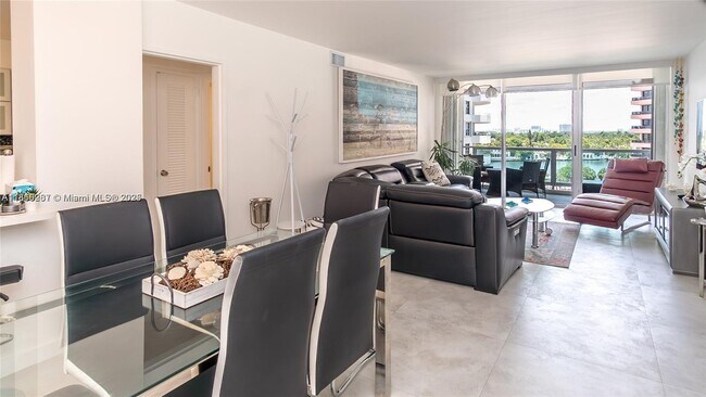 Foto del edificio - 5161 Collins Ave