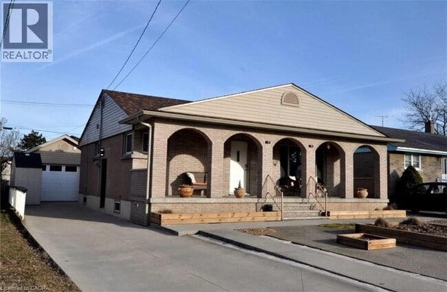 Photo du bâtiment - 425 E 15th St