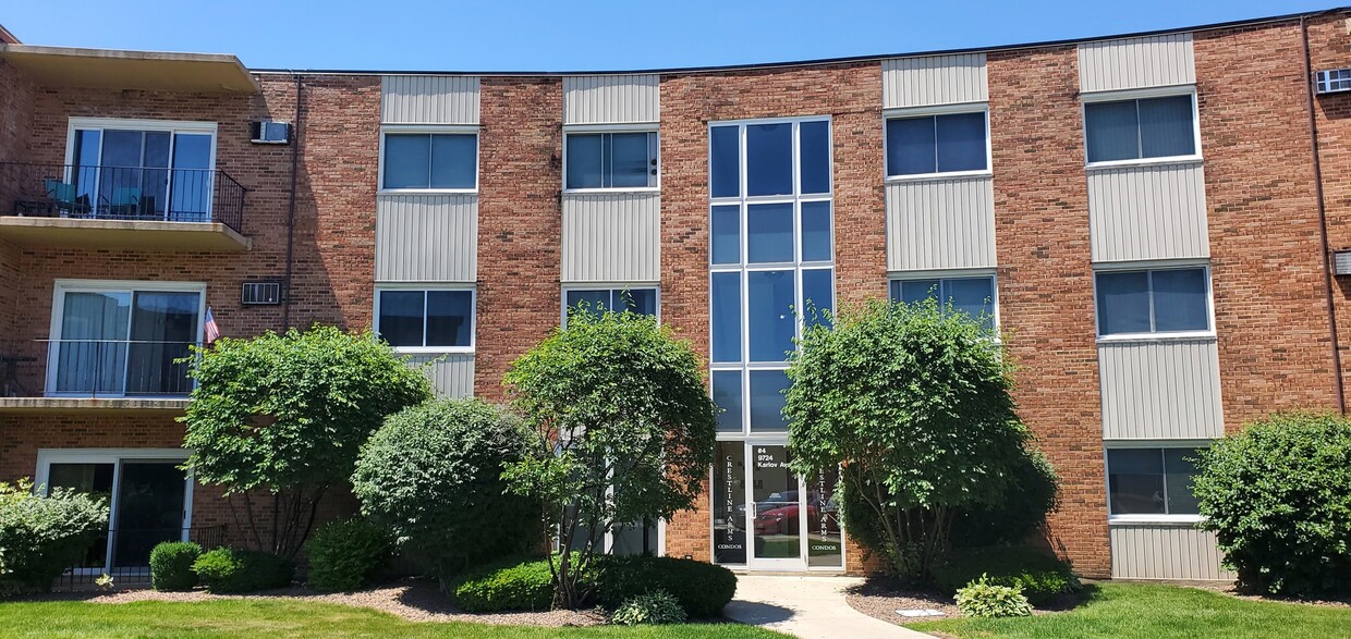 Foto principal - 9724 Karlov Ave