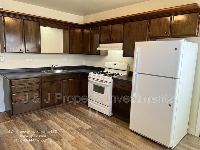 Foto del edificio - 1009 Bonnie Brook Ln