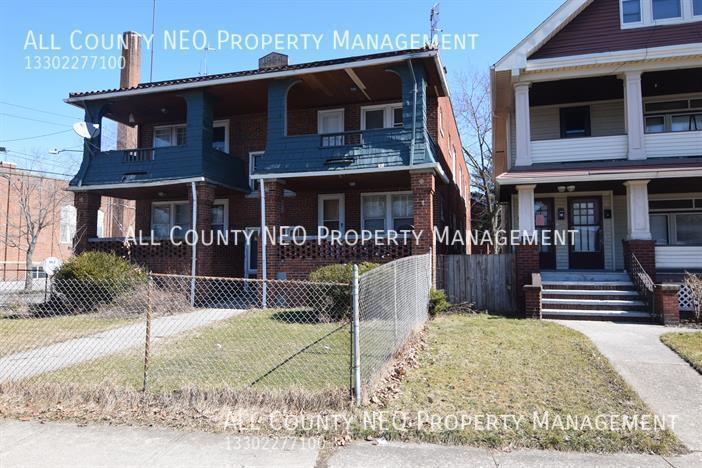 Primary Photo - 2 bedroom, 1 bathroom for rent in Cleveland!