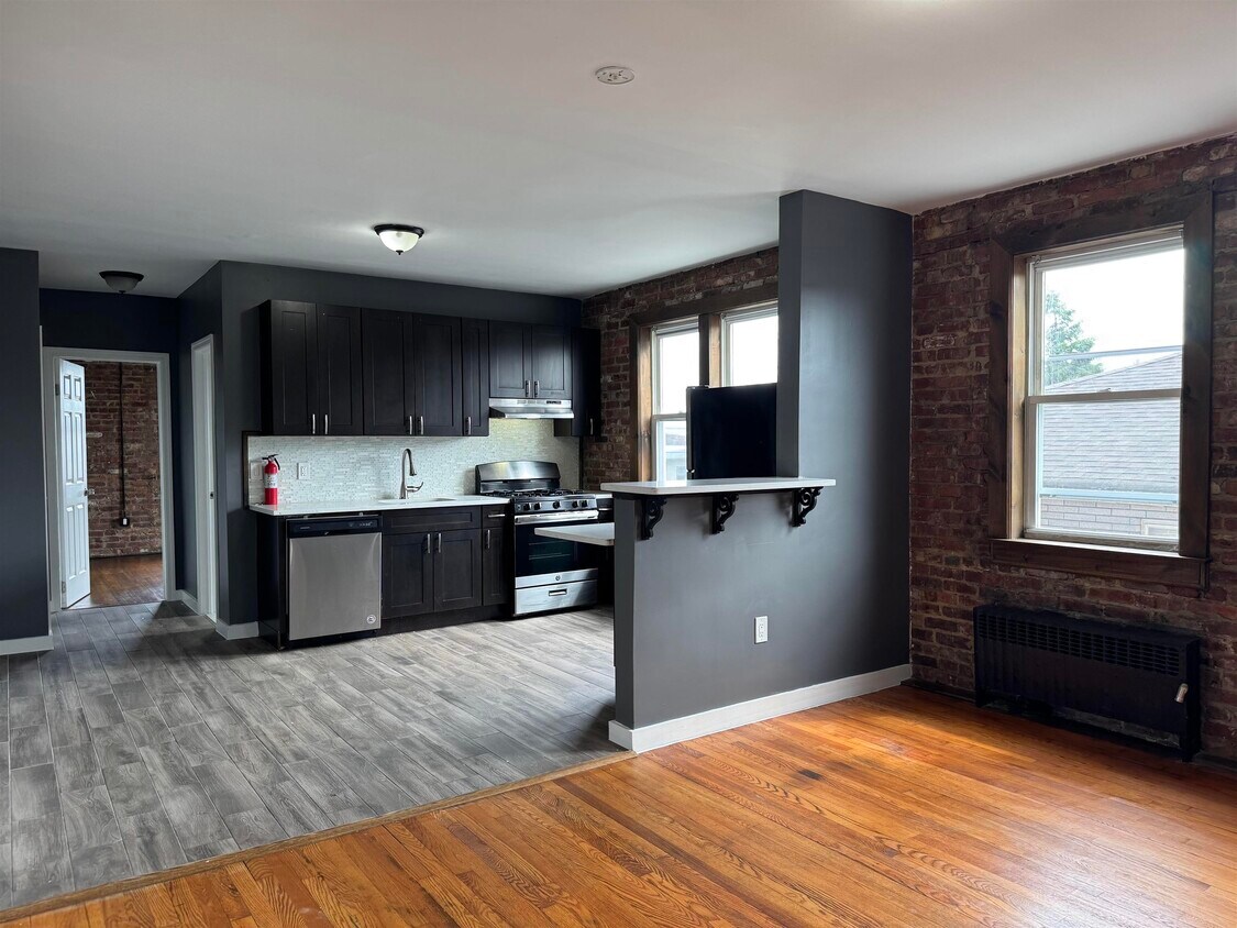 Foto principal - 7880-80 Carmer Ave