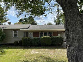 Building Photo - 811 Fresno Dr