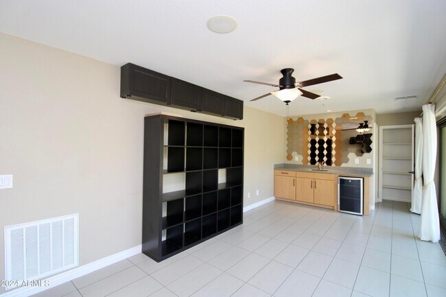 Building Photo - 7116 W Ivanhoe St