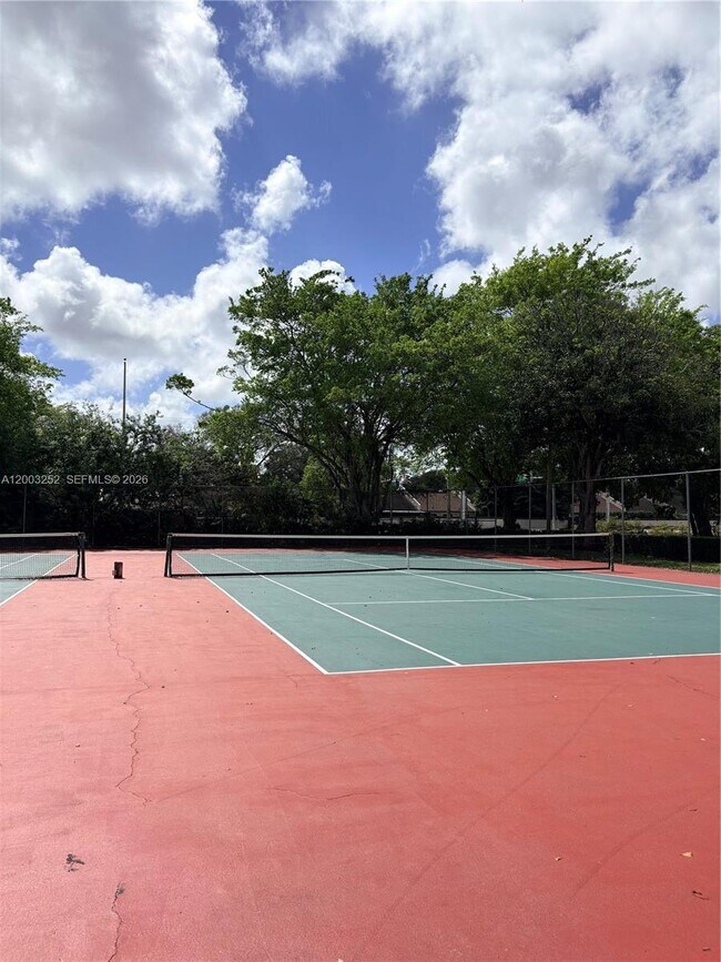 Foto del edificio - 1701 NW 96th Terrace