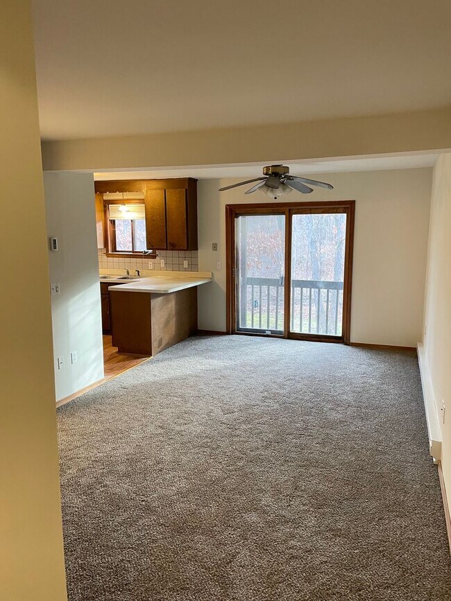 Foto del edificio - Plainville Woods Condo