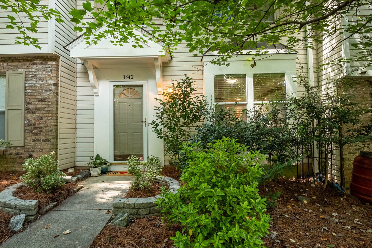 1342 Maple Shade Ln, Charlotte, NC 28270 Townhome Rentals in