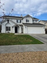 Building Photo - 647 Vista Ct