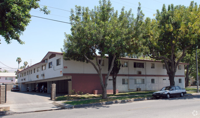 Building Photo - 1881 Loma Vista St