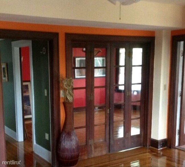 Building Photo - 5 br, 2 bath Townhome - 955 Dana Ave