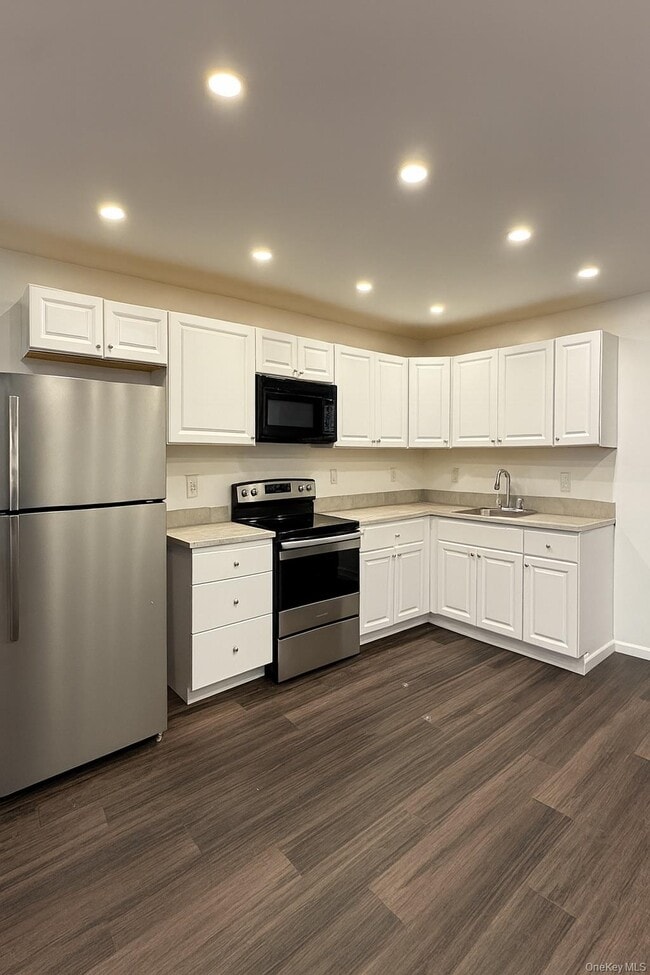 Building Photo - 420 Broadway