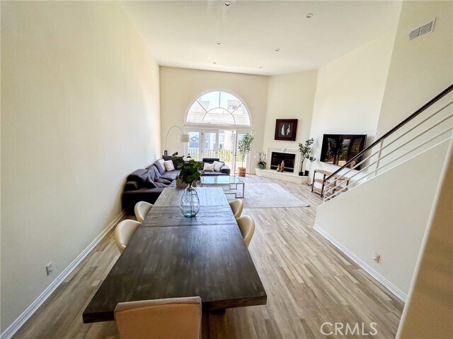 Building Photo - 435 Arnaz Dr