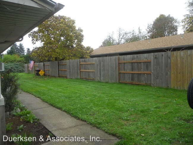 Building Photo - 4041 NE Fair Acres Dr