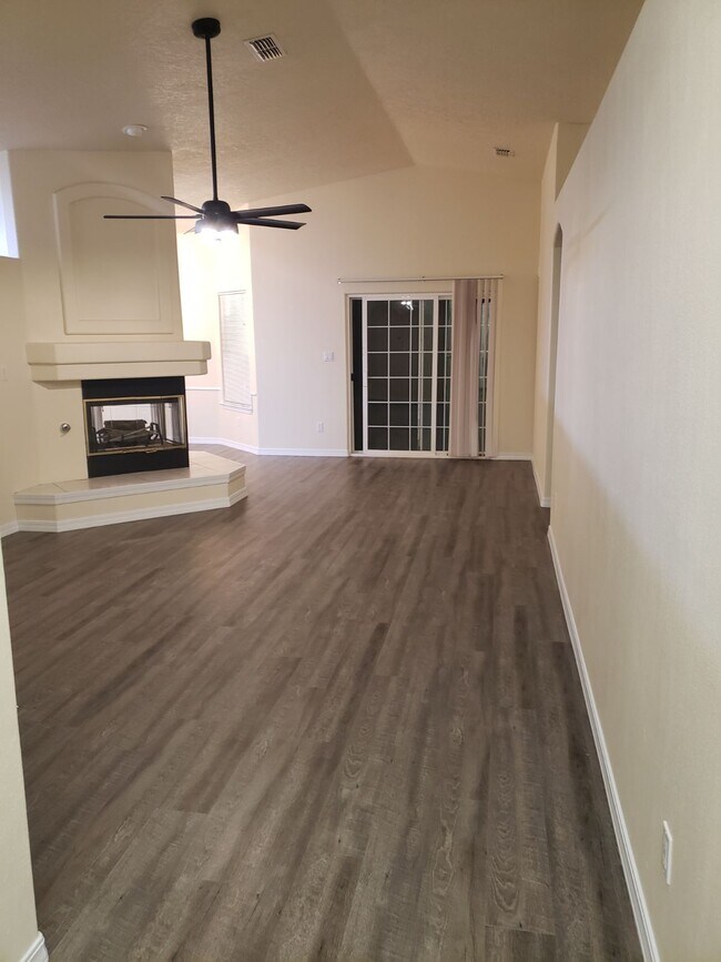 Foto del edificio - 6700 Los Prados Rd NW
