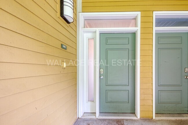 Foto del edificio - 3 BEDROOM CONDO IN RIVER TOWNE - A GATED LAKEFRONT COMMUNITY!!