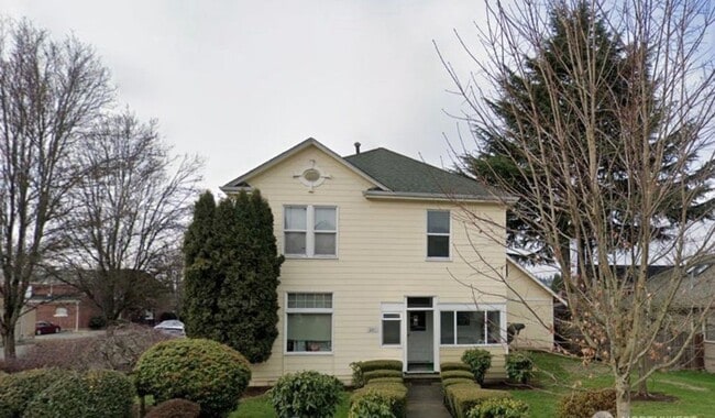 Building Photo - Studio with shared bath