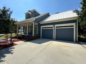 Building Photo - 817 Norwood St