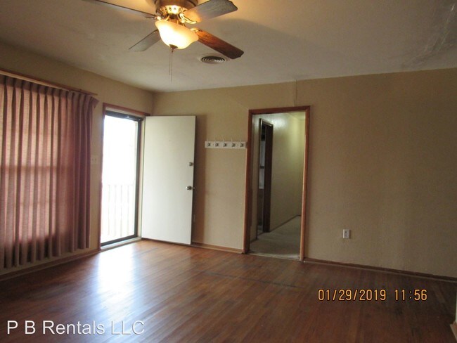 Building Photo - 3 br, 1.5 bath House - 2401 NW 38th Place