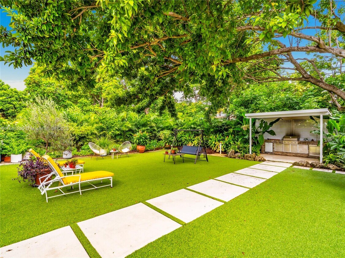 Primary Photo - 1617 NE 157th Ter