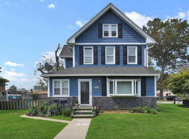 Building Photo - 1250 Woodfield Rd