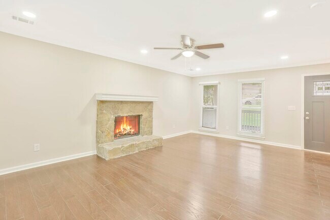 Building Photo - 1025 Bass Ct