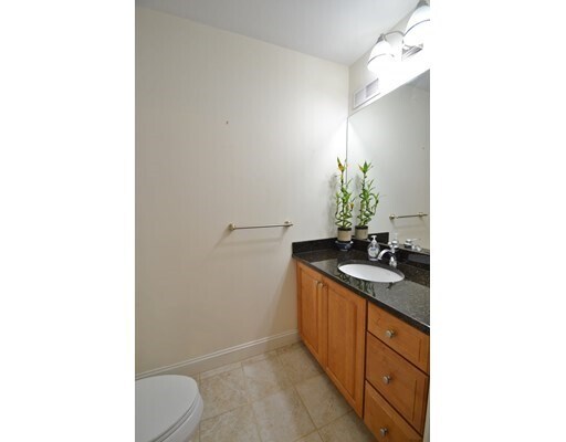 Building Photo - 111 Vernon St