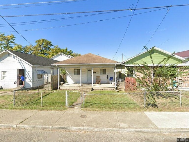 Building Photo - 605 Russell St