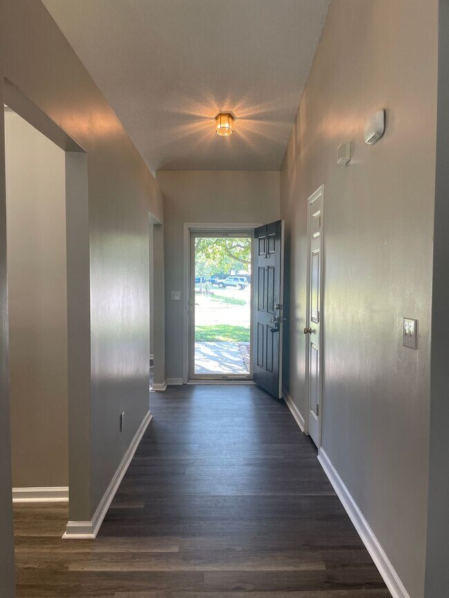 Building Photo - 4BR Ranch with Bonus Room in Mooresville