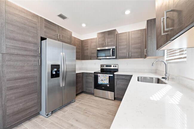 Foto del edificio - 1044 SE 23rd Ave