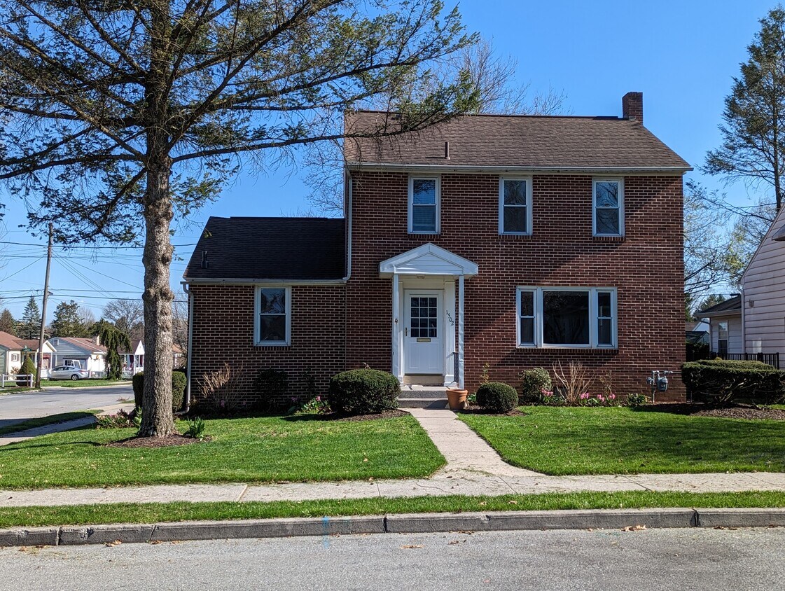 Primary Photo - 1502 Elm St