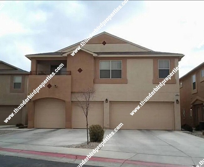 Building Photo - Available NOW located in a Gated community!!!