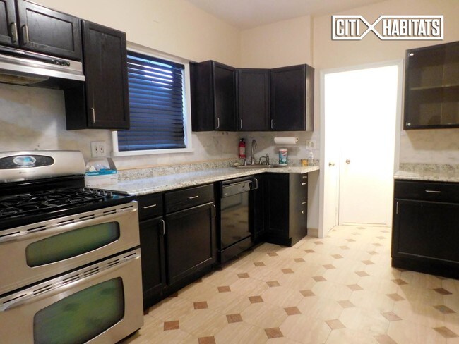 Foto del edificio - 3838 Maple Ave