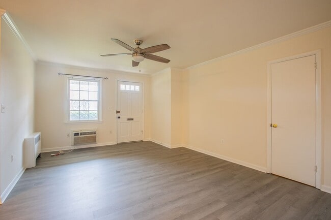 Foto del edificio - Charming 2 BR/1 BA Apartment in Rockville!