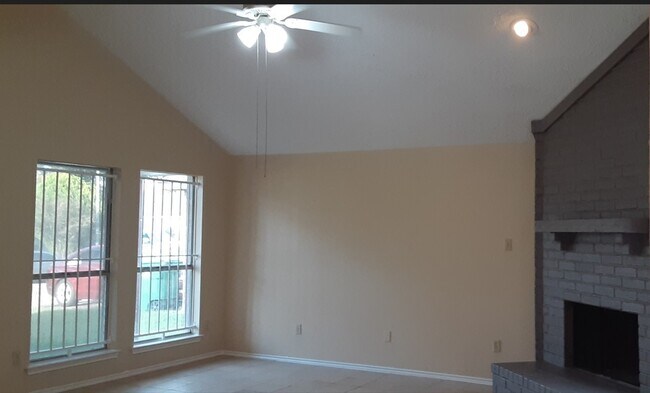 Foto del edificio - 8223 Furlong Ln