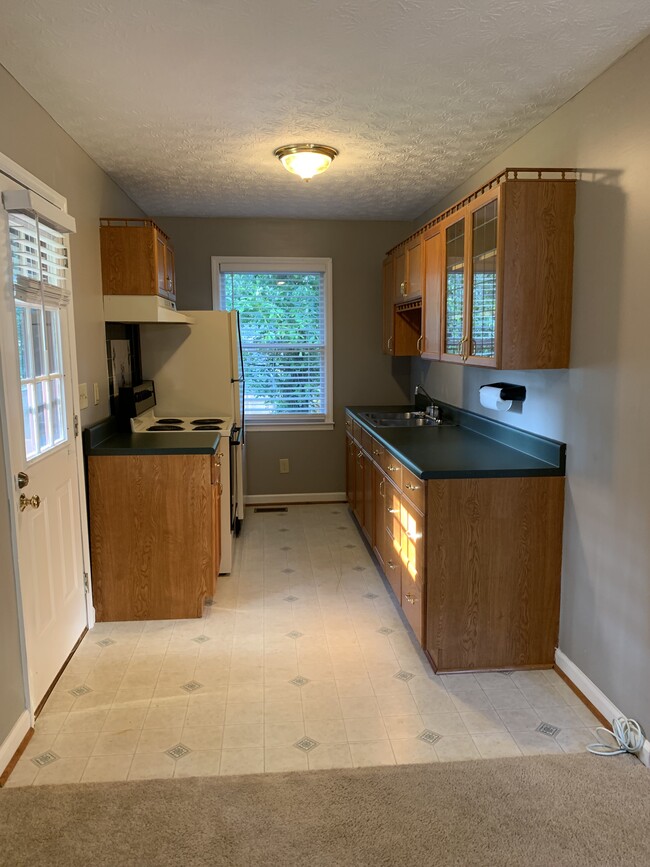 Building Photo - 1740 Brompton Square