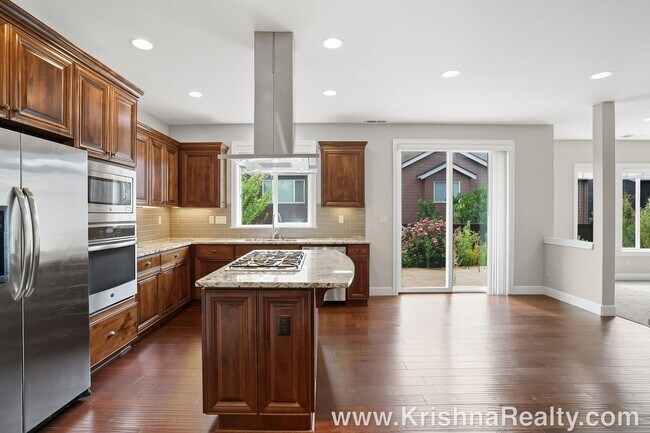 Foto del edificio - Gorgeous 5 BD* 2.5 BA* Single Family Home ...