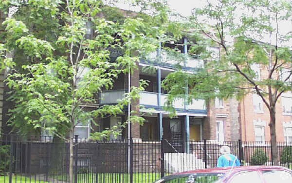Building Photo - 4616-4618 N Racine Ave