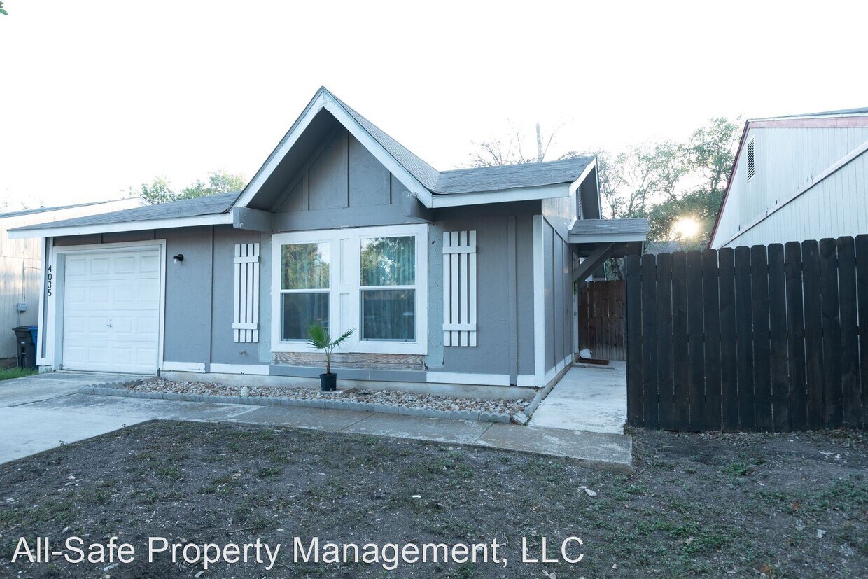 Foto principal - 3 br, 1 bath House - 4035 Coral Sunrise
