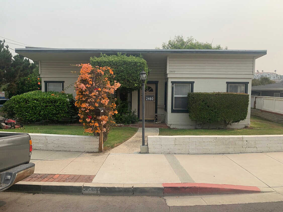 Primary Photo - 2460 Park Ave