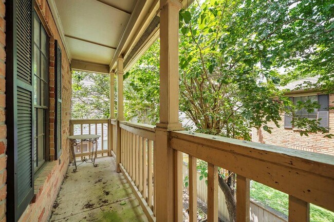 Building Photo - 2255 Braeswood Park Dr