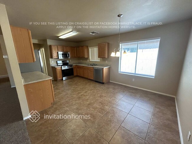Foto del edificio - 16535 N 114th Dr