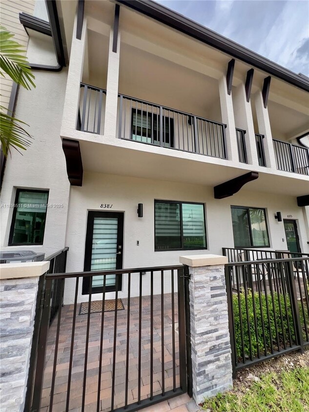 Foto principal - 8381 NW 43rd St