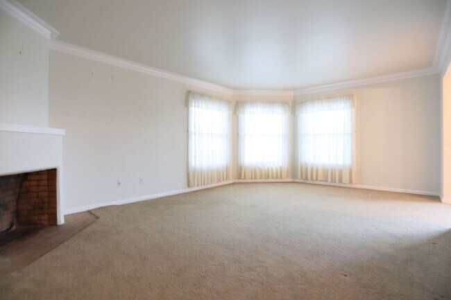 Foto del edificio - Spacious 2BR/1BA in Glen Park's Miraloma neighborhood, Shared Yard, Pets Considered, Garage (1 Ga...