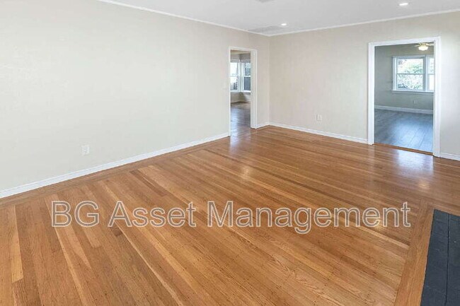 Foto del edificio - 317 Pomona Ave